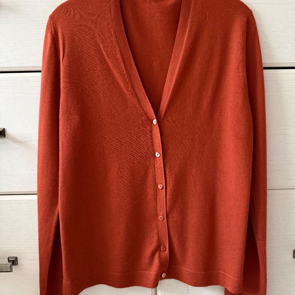 Neiman Marcus Women’s Cashmere V Neck Cardigan Size Medium - Picture 5 of 5